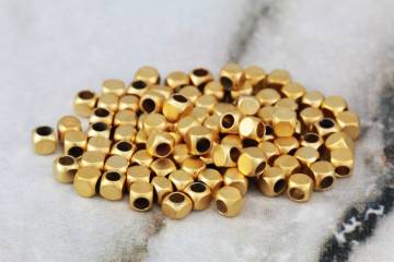 2 5mm Gold Cube Beads GPY 423 Spacers