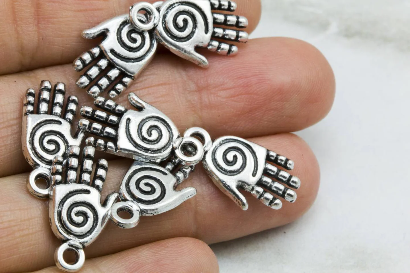 metal-jewelry-findings-pendant-charms.