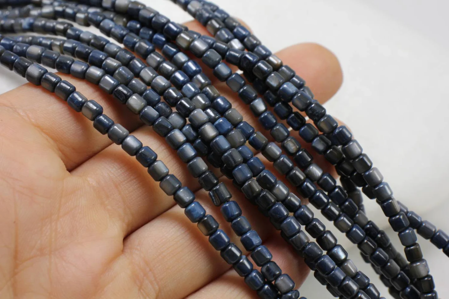 3mm-black-shell-beads.