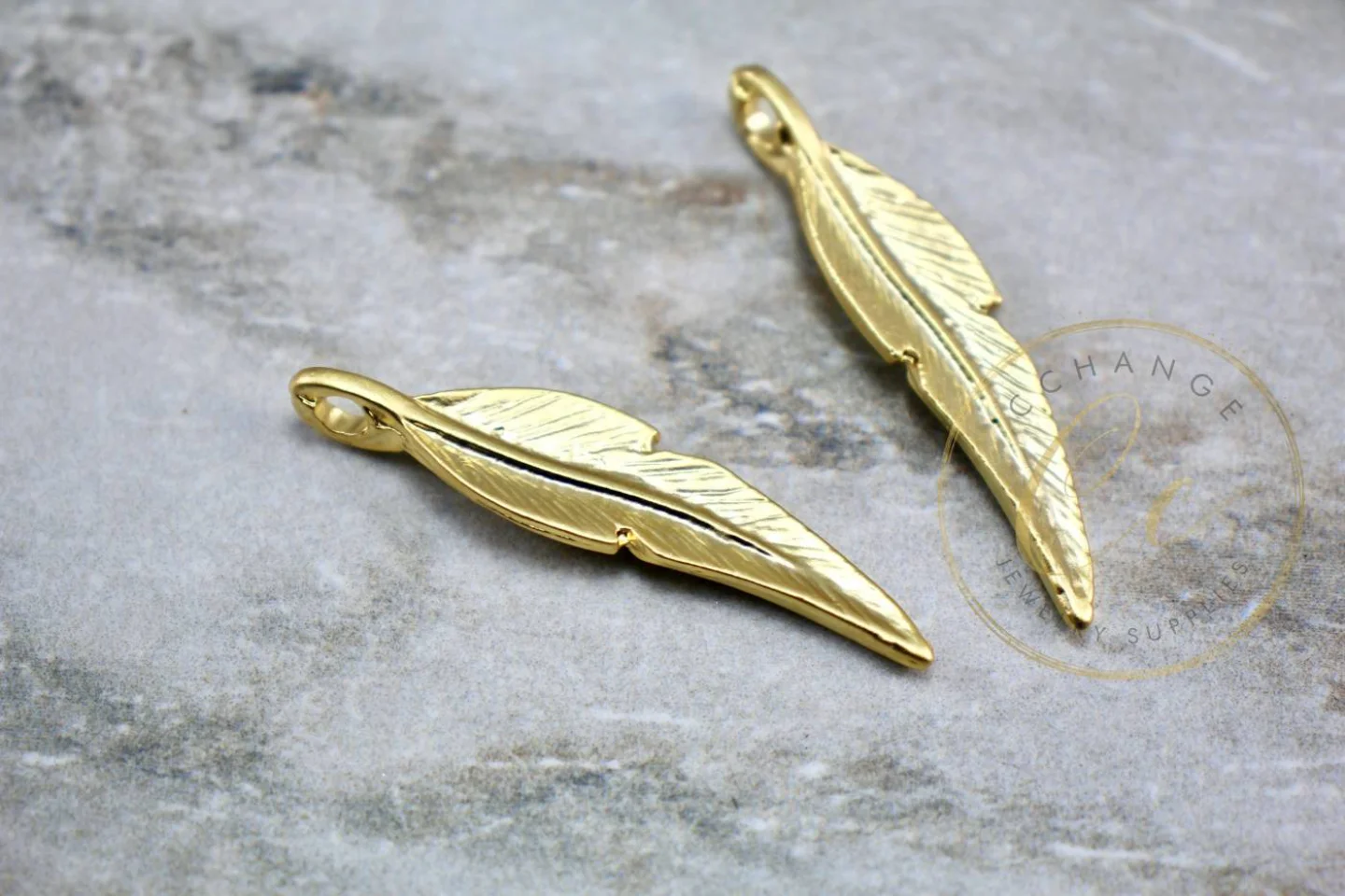 gold-plate-metal-jewelry-feather-pendant.