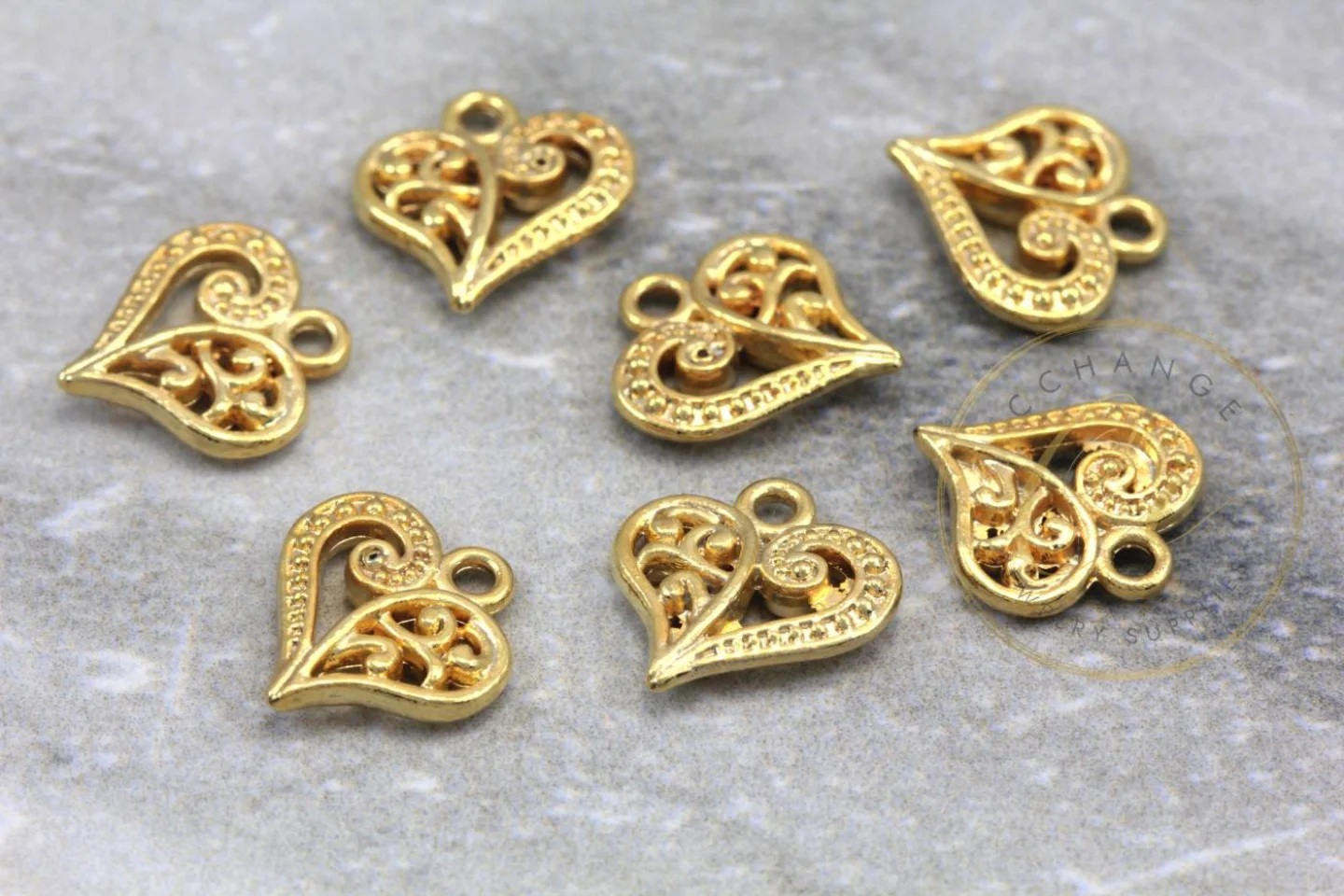 gold-metal-heart-shape-jewelry-pendants.
