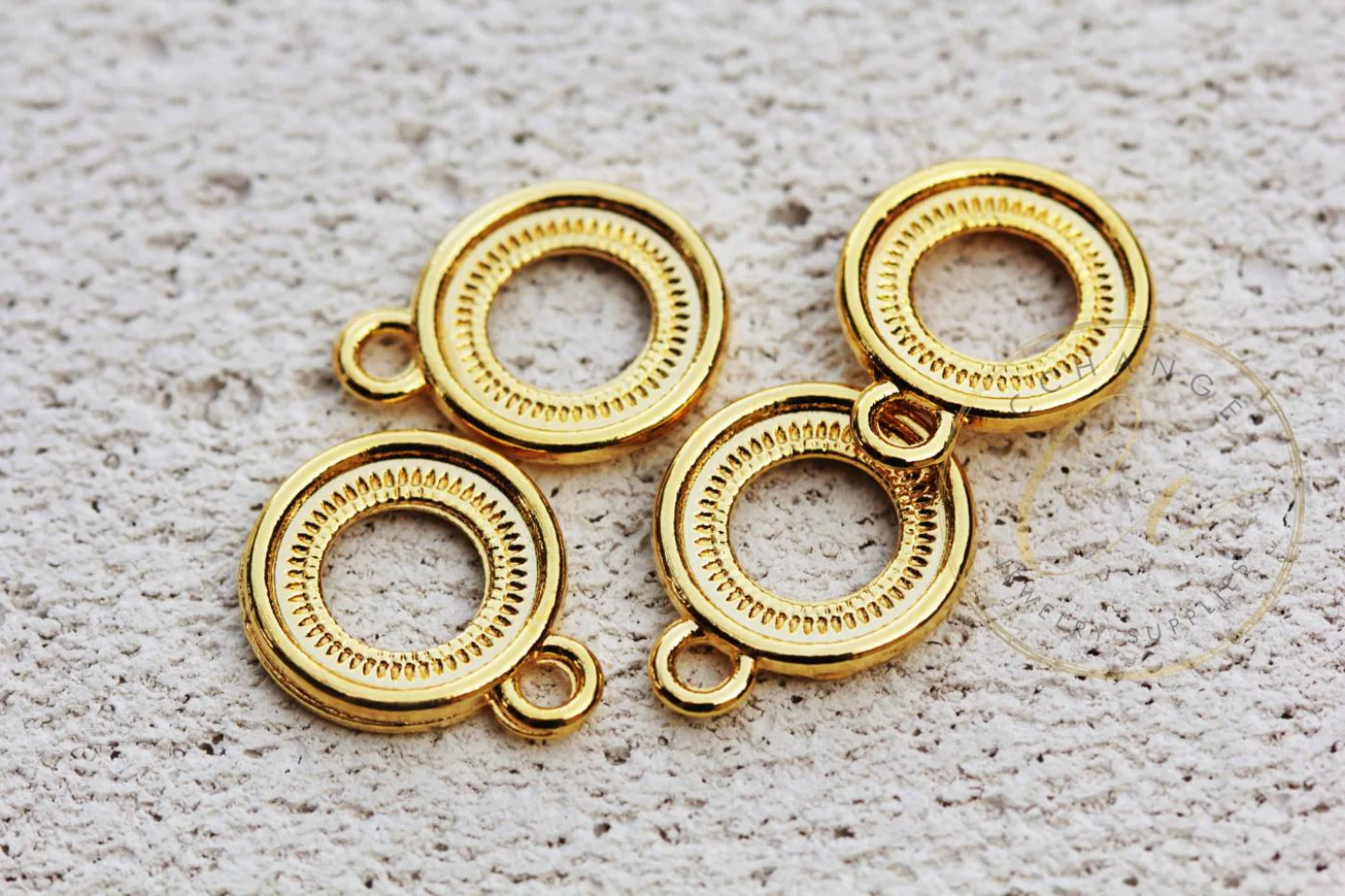 metal-circle-jewelry-pendant-charms.