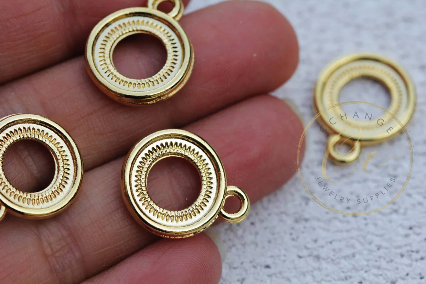 gold-metal-round-cirlce-pendant-charms.