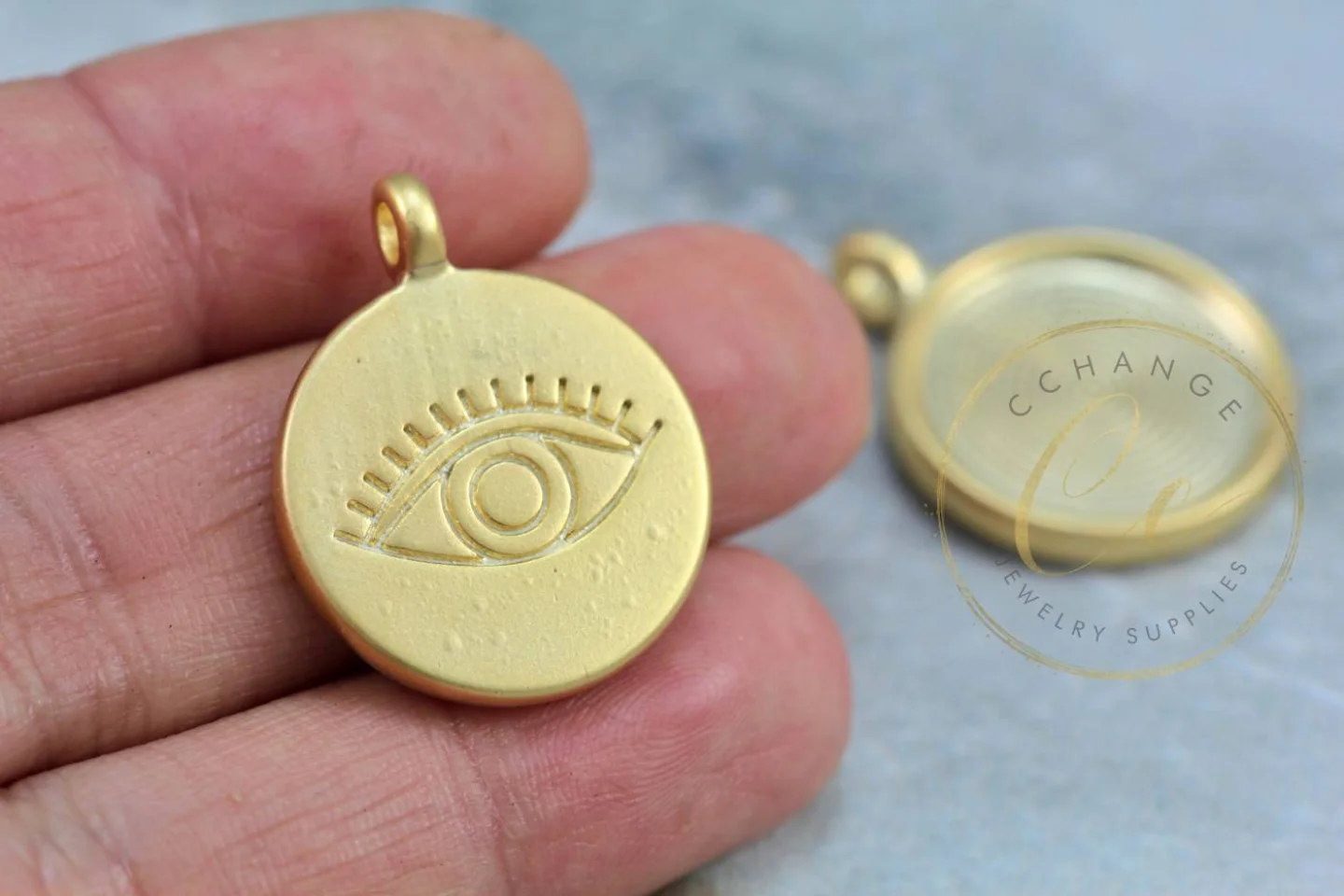metal-gold-plated-eye-pendants.