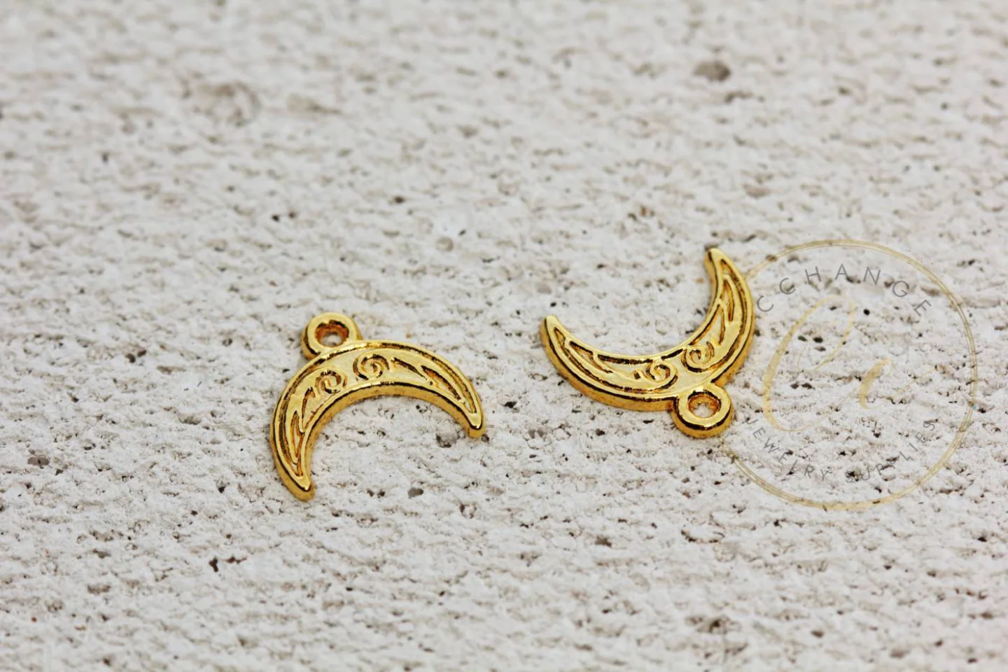 gold-metal-crescent-moon-jewelry-charm.