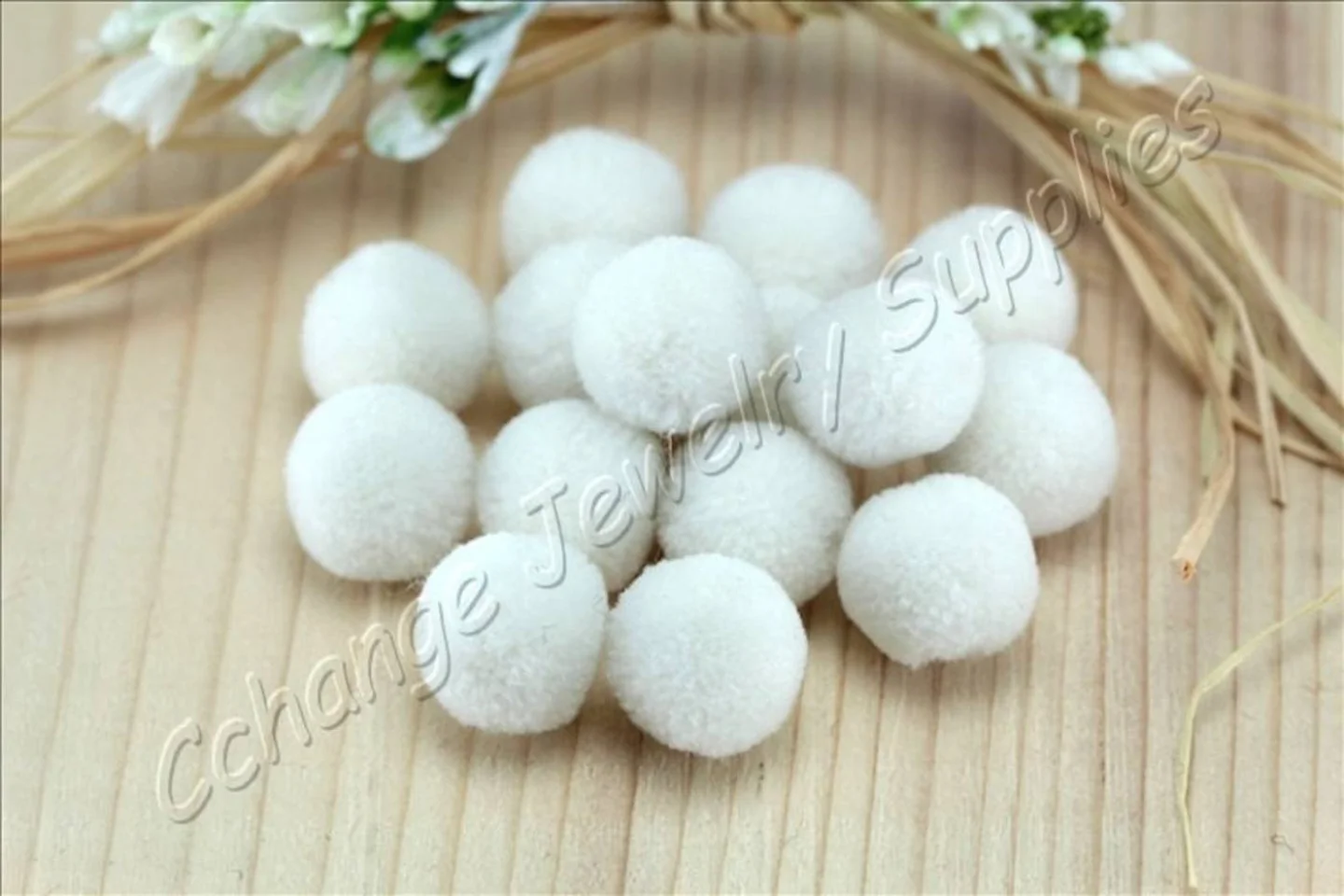 handmade-cotton-pompoms-white.