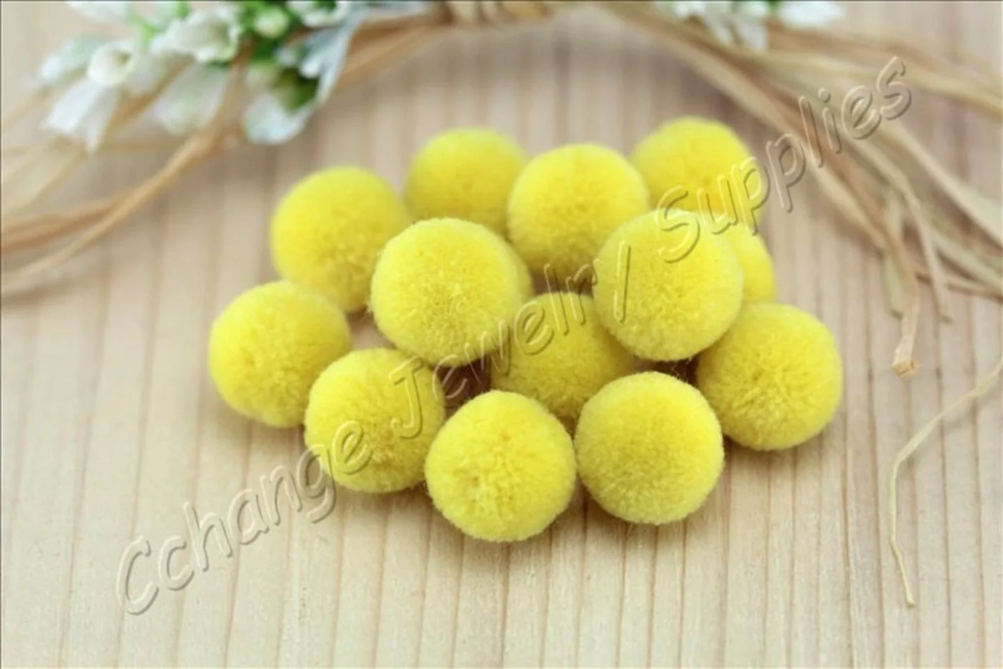 handmade-cotton-ball-pompoms-yellow.