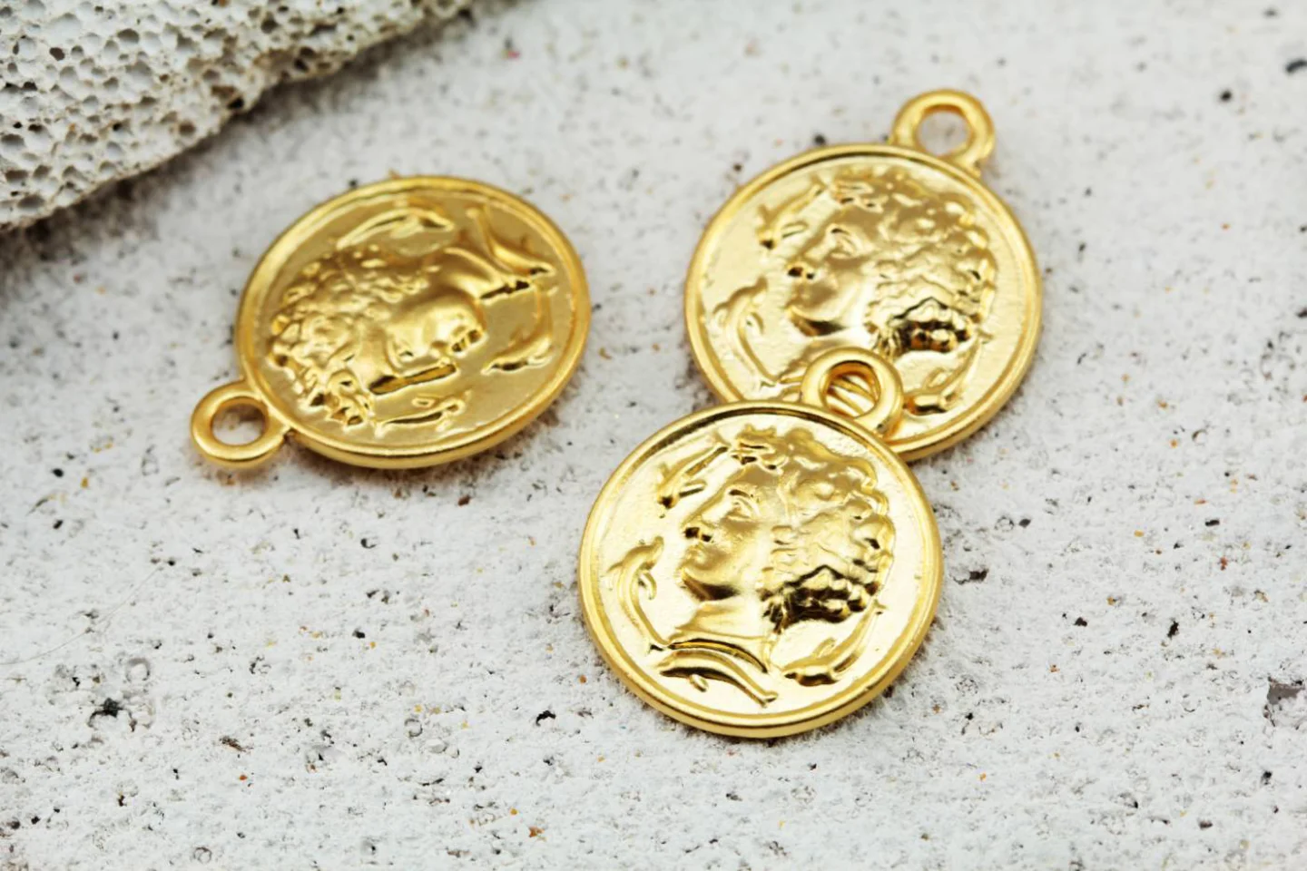 gold-plated-old-coin-jewelry-pendant.