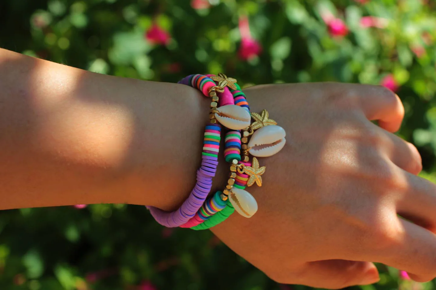 stretch-polymer-clay-heishi-beaded-bracelet.