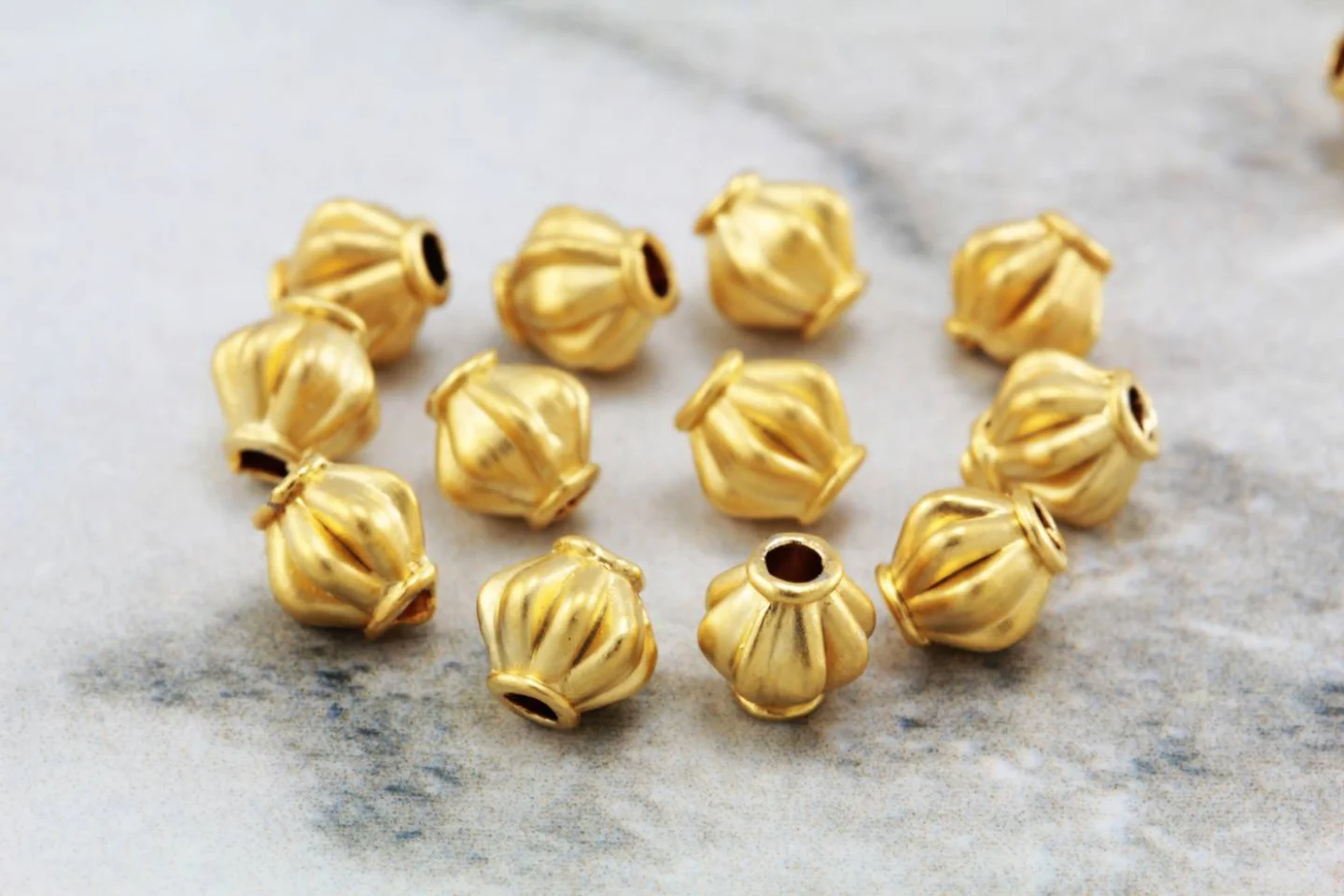 gold-plated-6mm-round-shape-spacer-beads.
