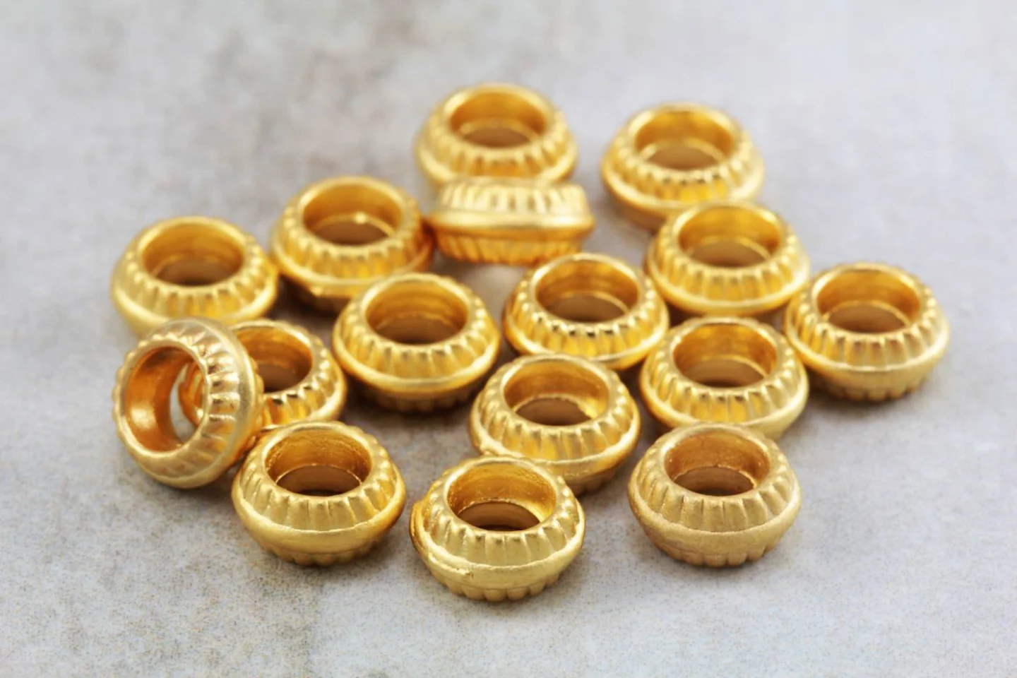 gold-rondelle-jewelry-spacer-beads.