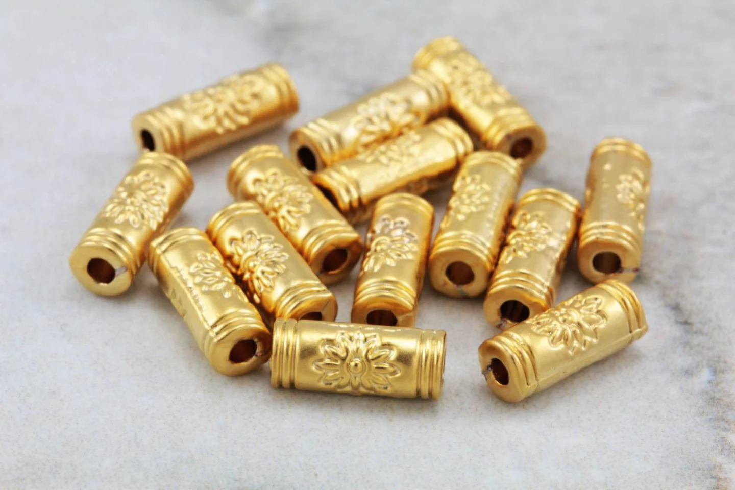 gold-metal-flower-pattern-tube-beads.