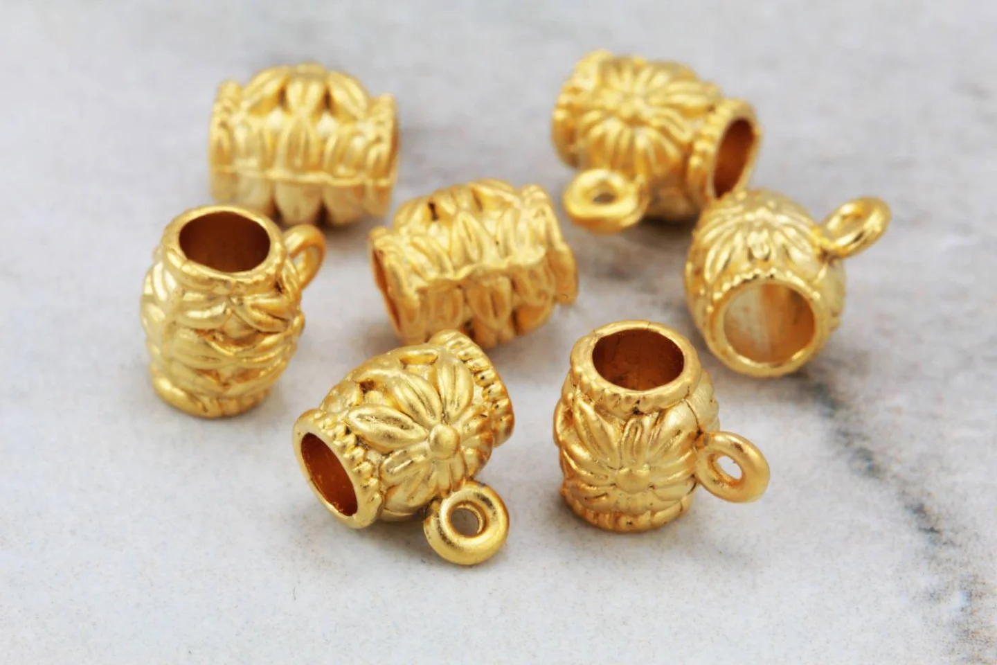 gold-barrel-link-charm-flower-pattern.