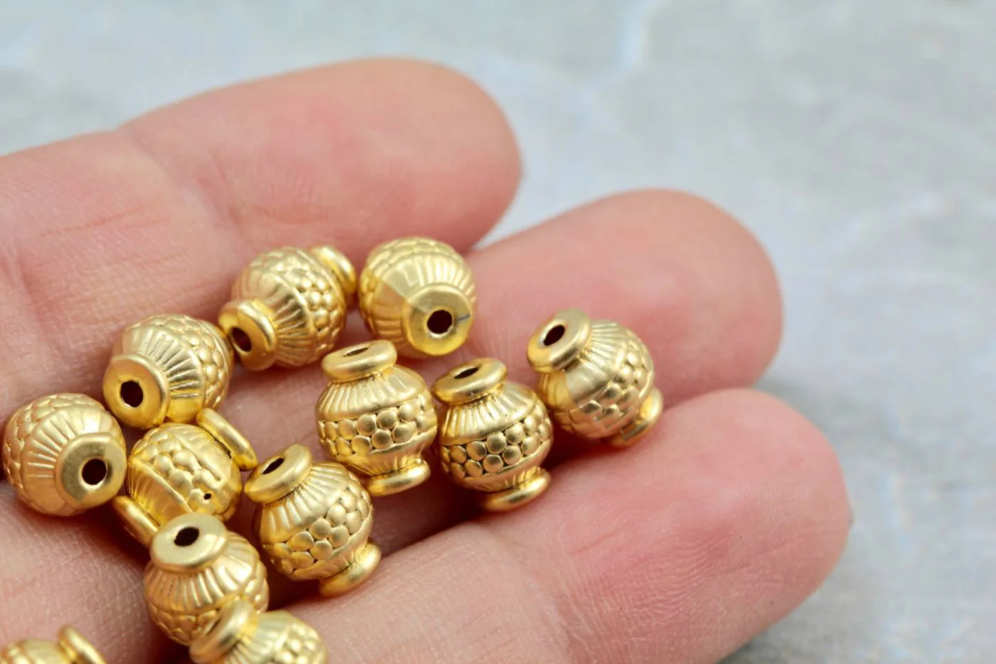 gold-metal-ball-jewelry-spacers.