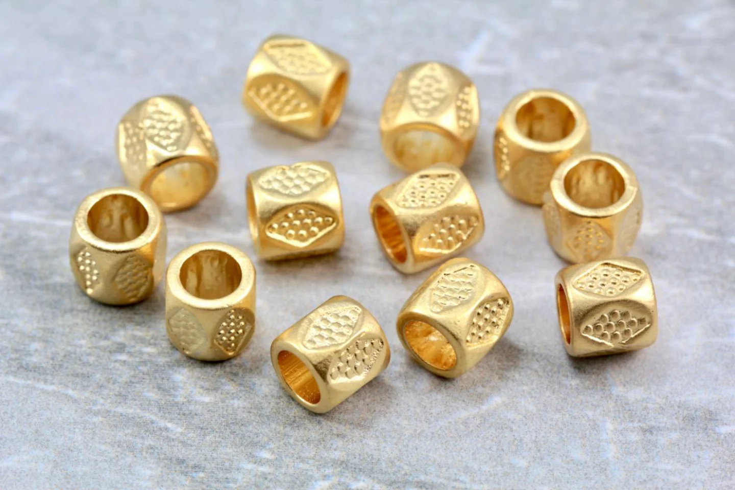 metal-gold-jewelry-barrel-bead-charms.