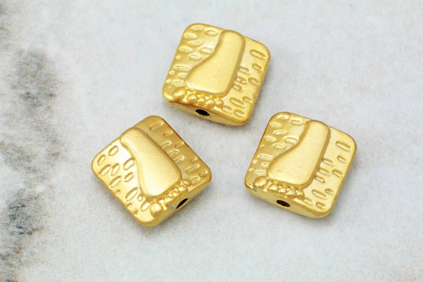 gold-plated-square-shape-footprint-charm.