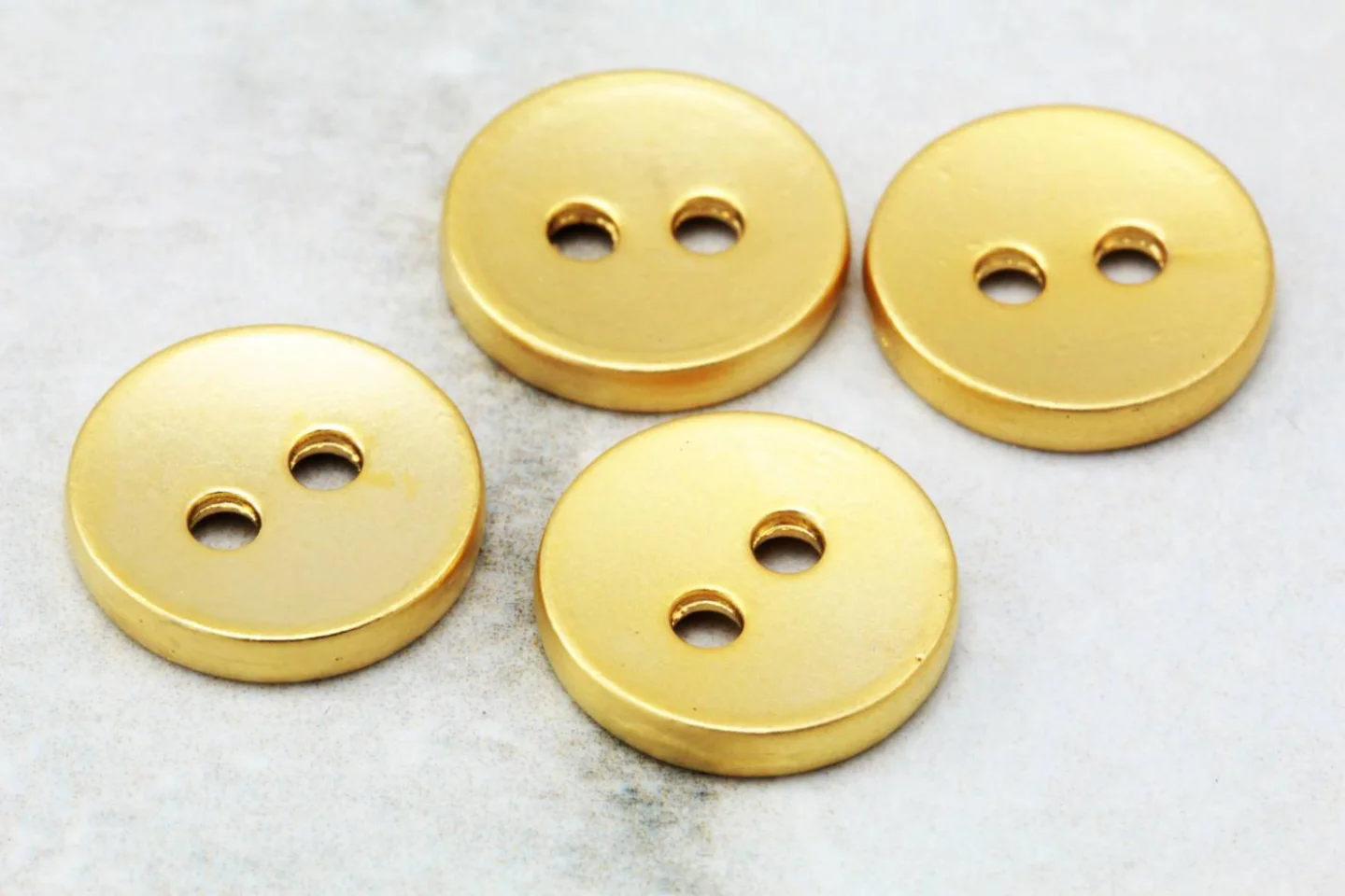 gold-metal-round-disc-button-charms.