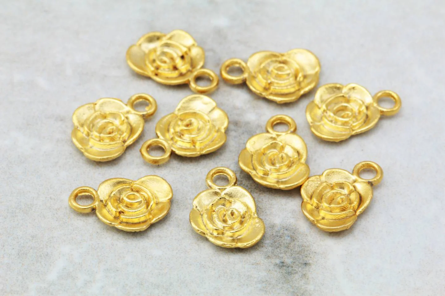 gold-plated-mini-rose-patterned-pendants.