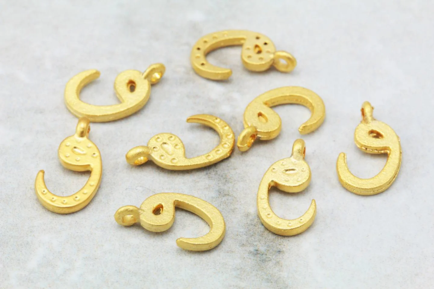 gold-plated-arabic-waw-letter-charm.