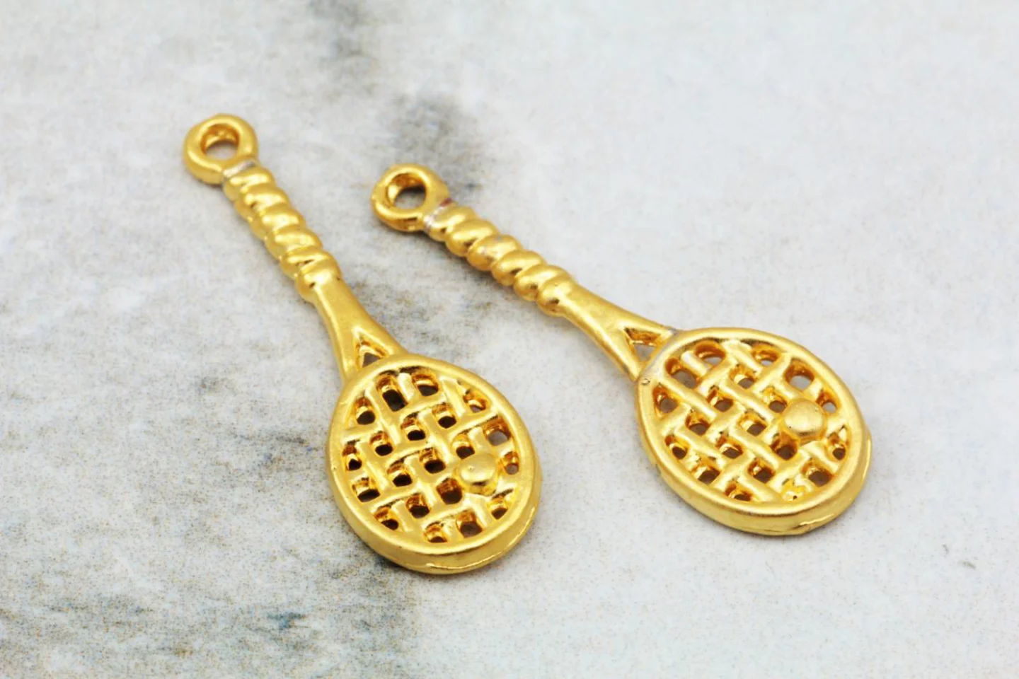 gold-plated-metal-tennis-racket-pendants.