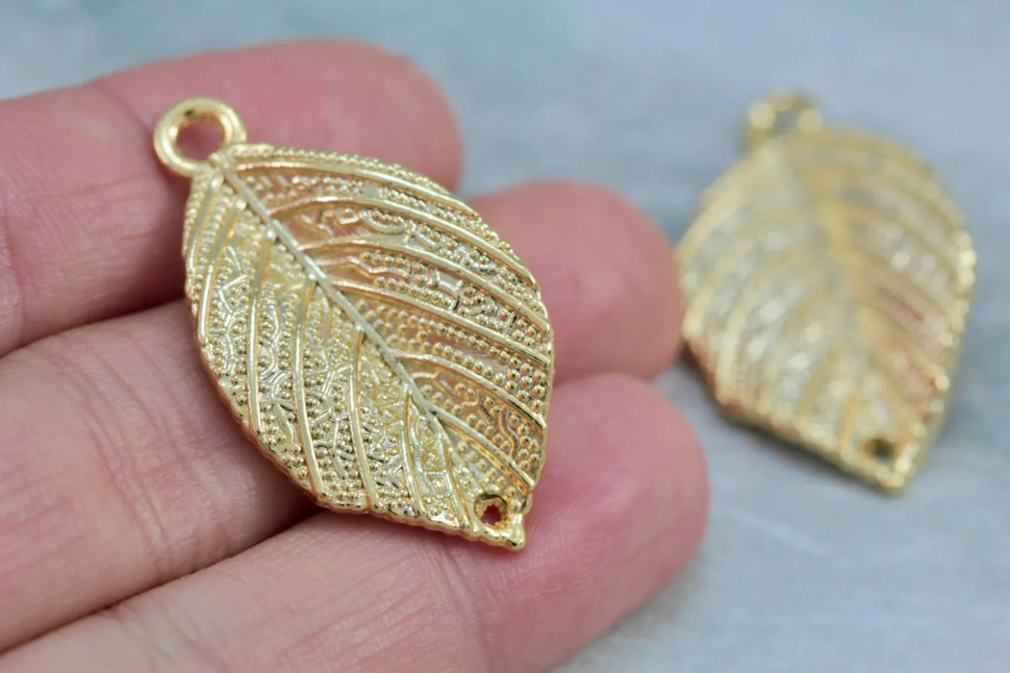 metal-big-leaf-gold-pendants.