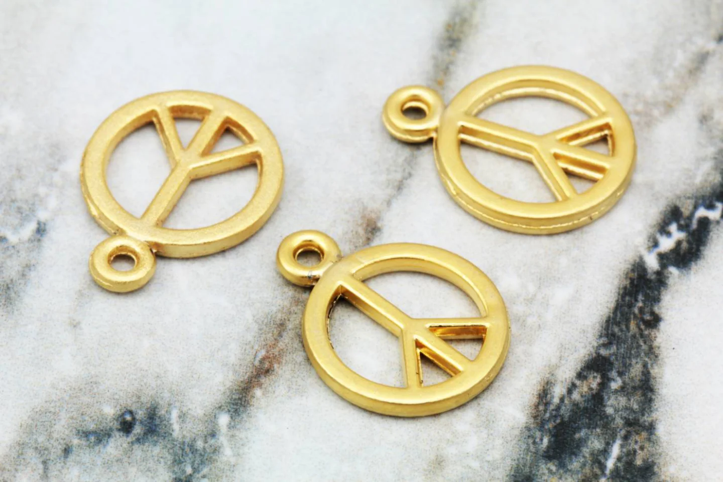 gold-plated-peace-sign-metal-pendants.