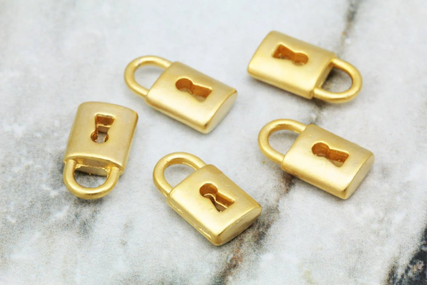 matte-gold-plated-metal-lock-pendants.
