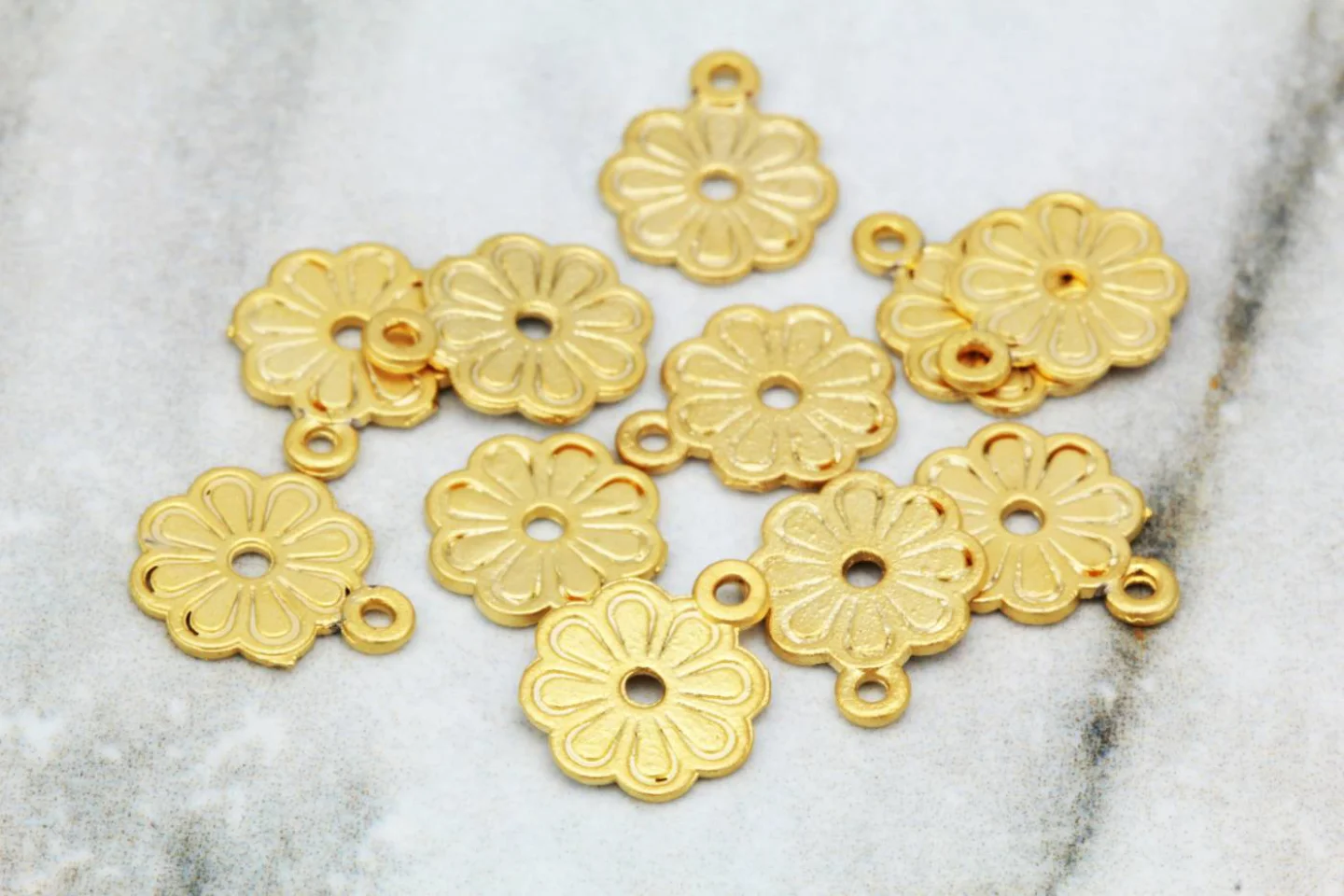 metal-gold-flower-jewelry-pendants.