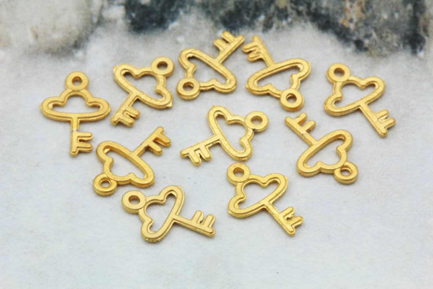 gold-metal-tiny-key-jewelry-pendants.