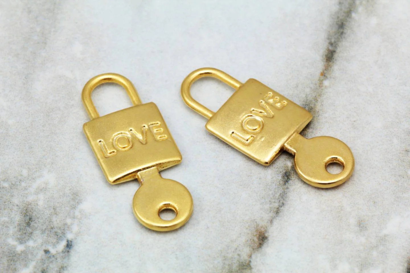 gold-plated-lock-key-love-pendants.
