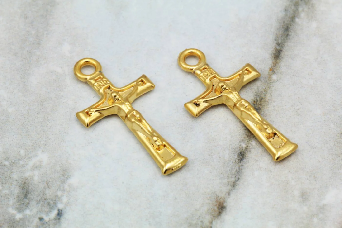 gold-plated-metal-cross-jesus-pendants.