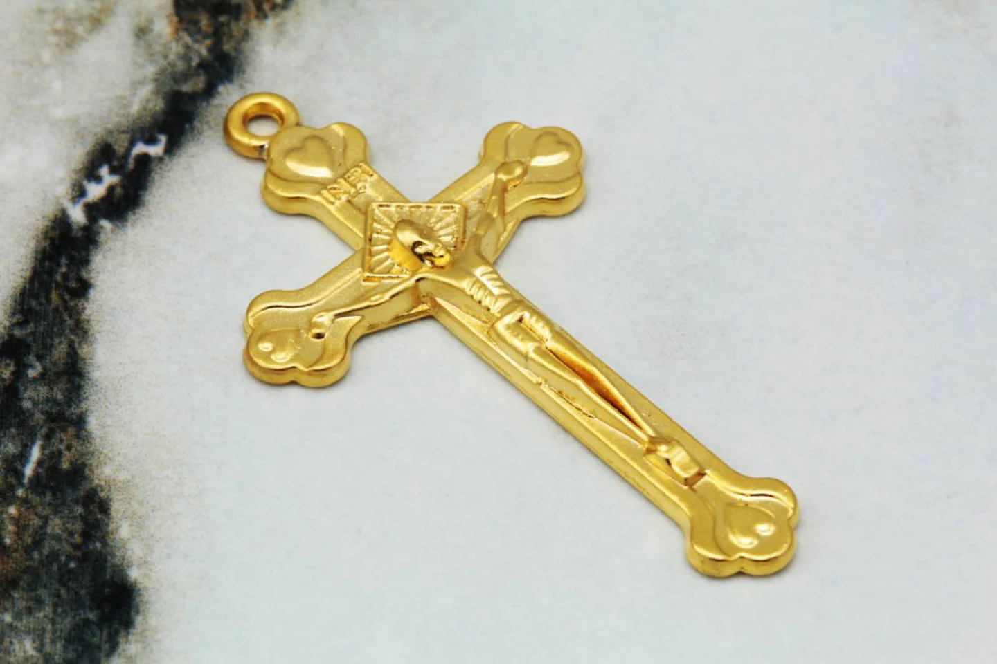 gold-plate-big-metal-cross-jesus-pendant.