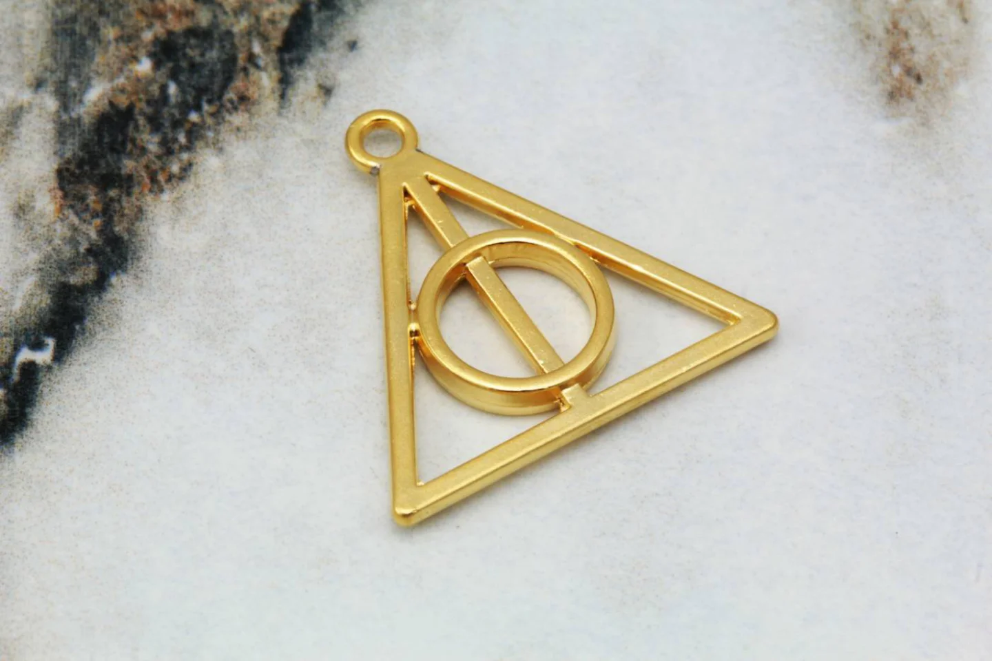 gold-metal-big-triangle-pendants.
