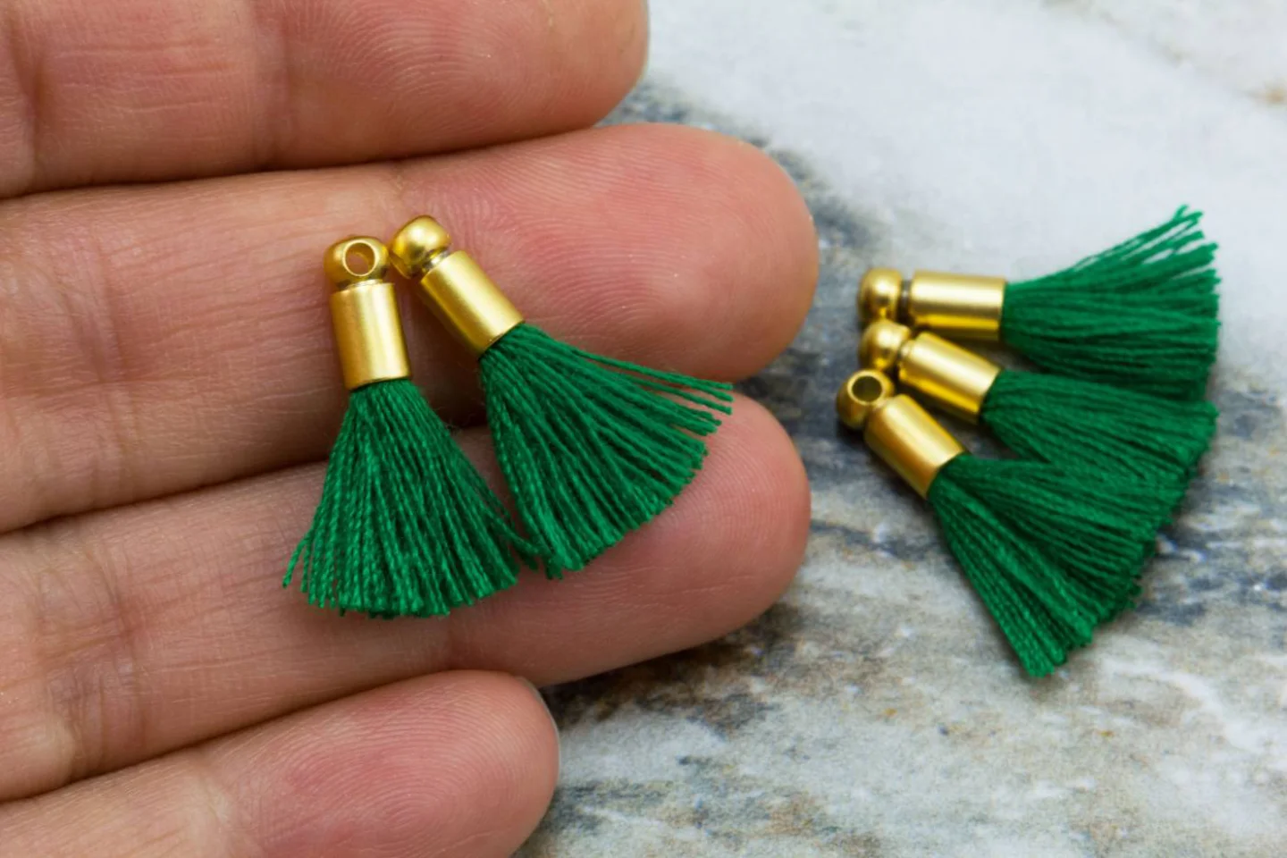 2cm-lawn-green-cotton-mini-tassels.