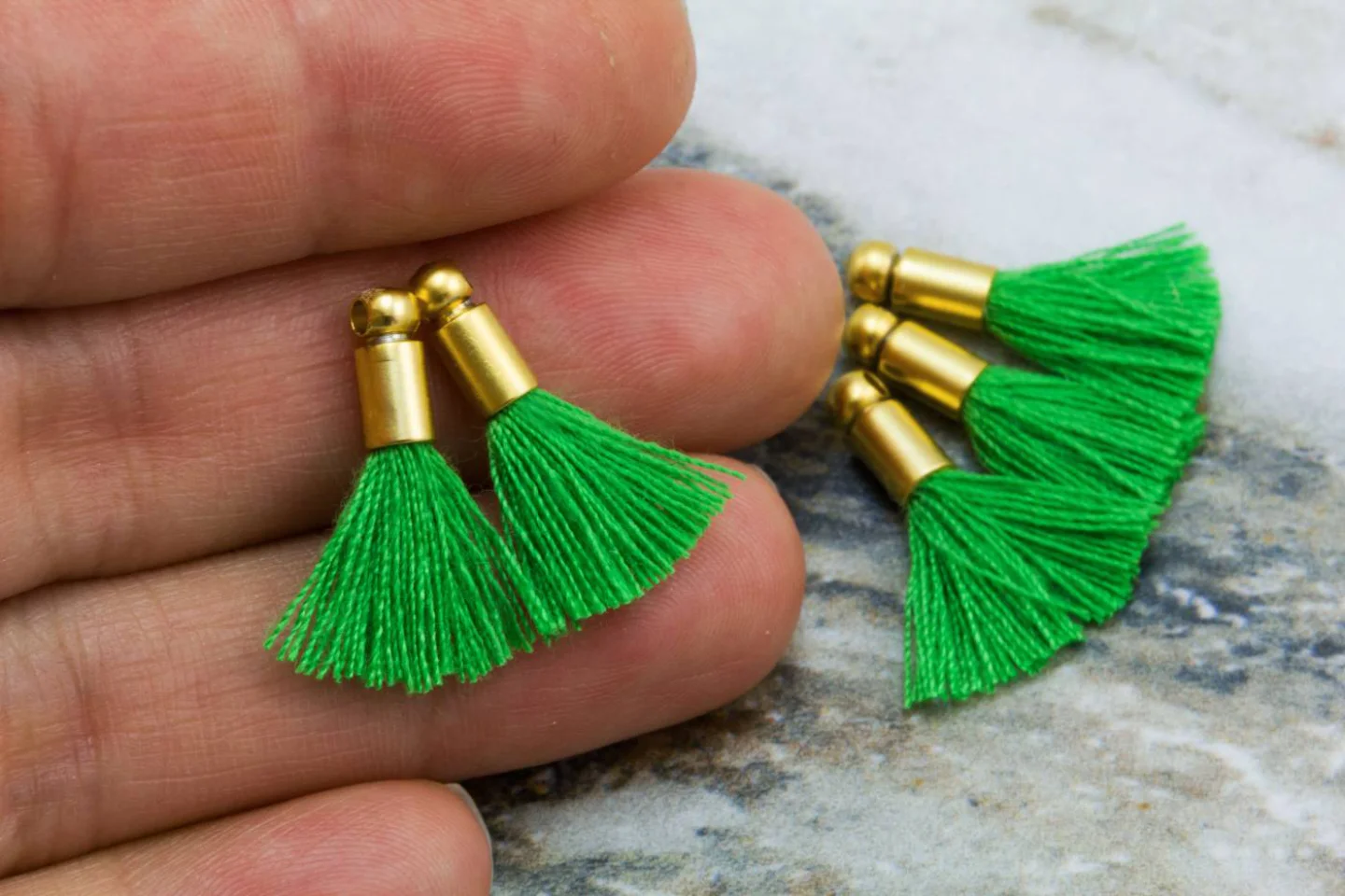 2cm-forest-green-cotton-mini-tassels.