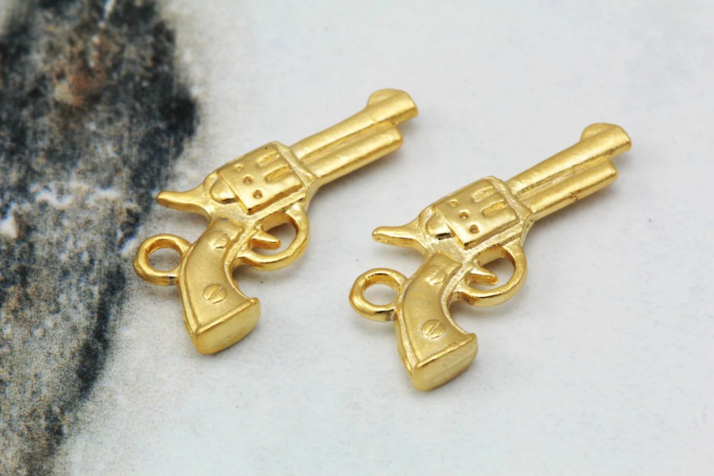 gold-plated-metal-gun-pendants.