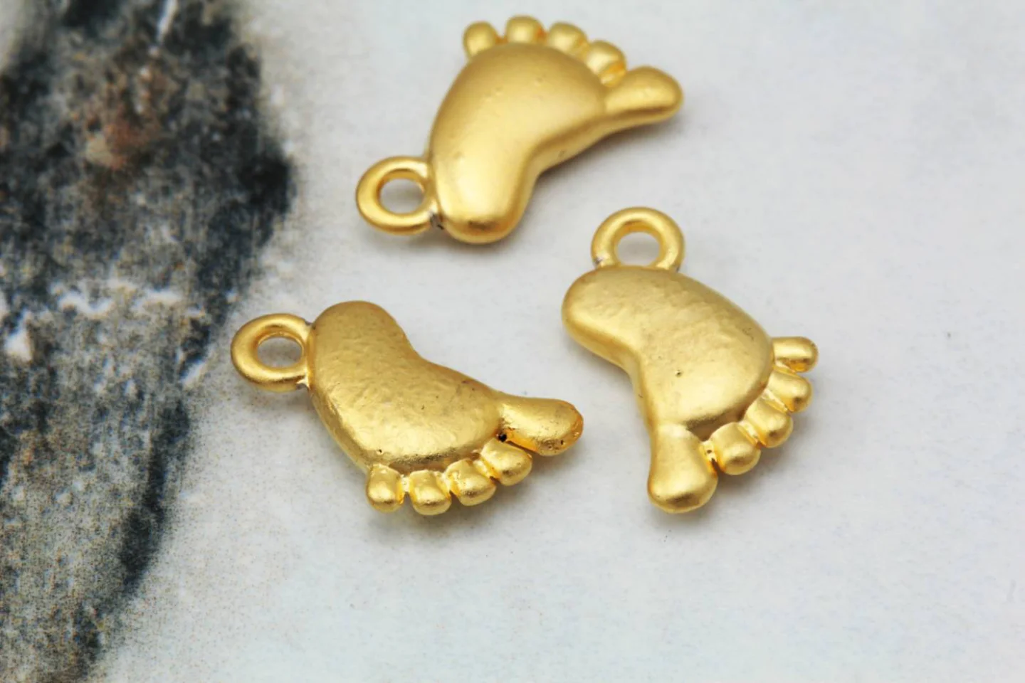 gold-metal-footprint-pendants.