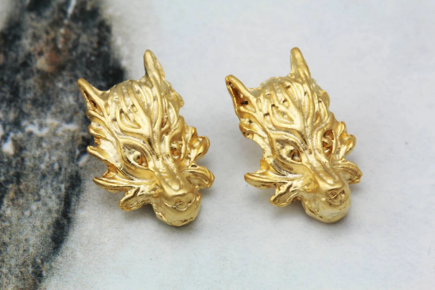 gold-plated-metal-wolf-charms.