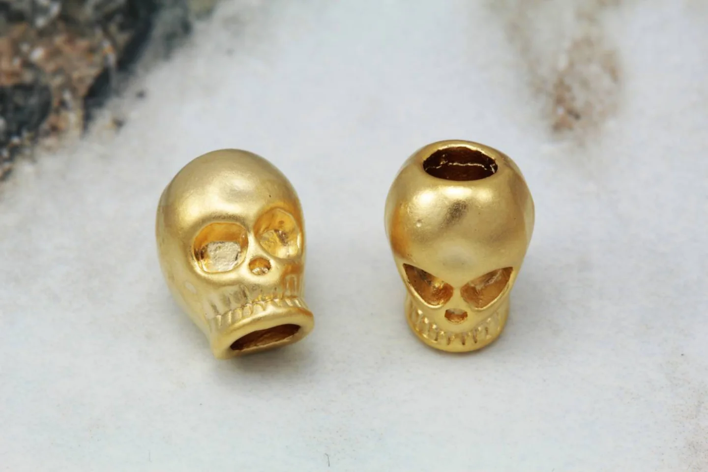 gold-plated-metal-big-skull-charms.