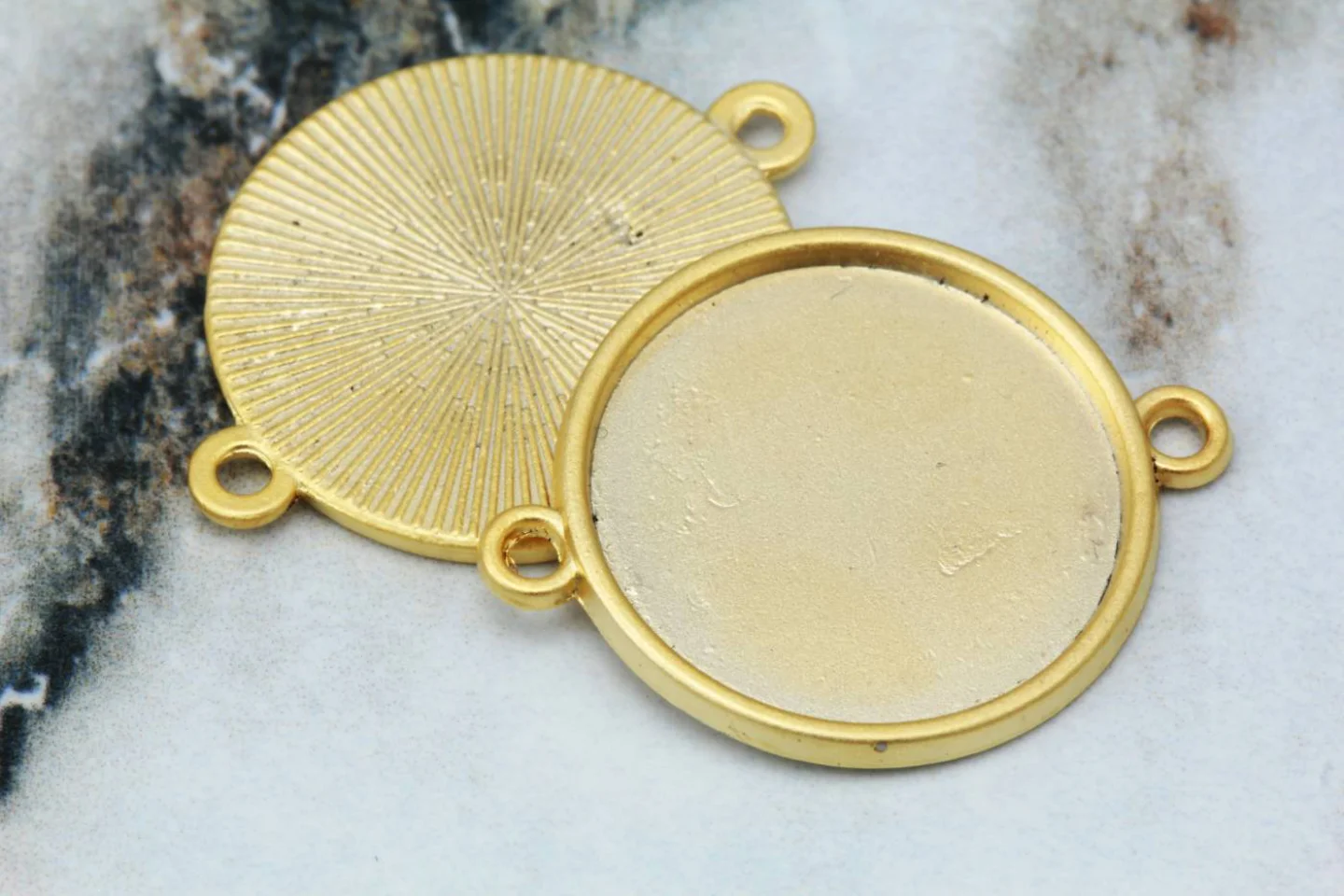 gold-round-metal-cabochon-settings.