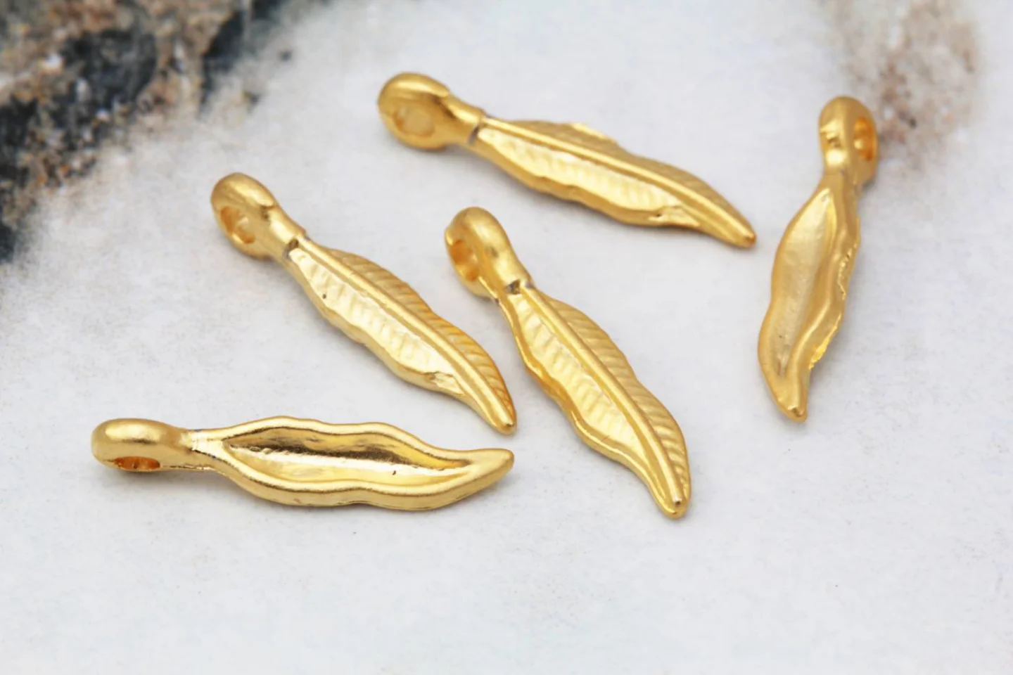 tiny-gold-plated-feather-jewelry-pendant.