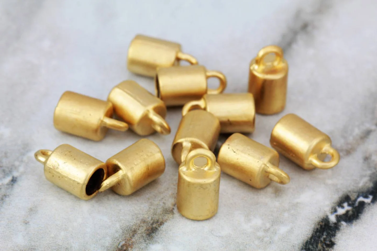 gold-metal-round-4mm-hole-end-caps.