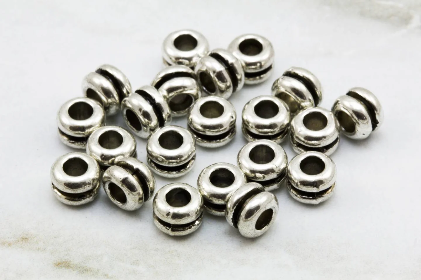 metal-silver-round-jewelry-spacer-beads.