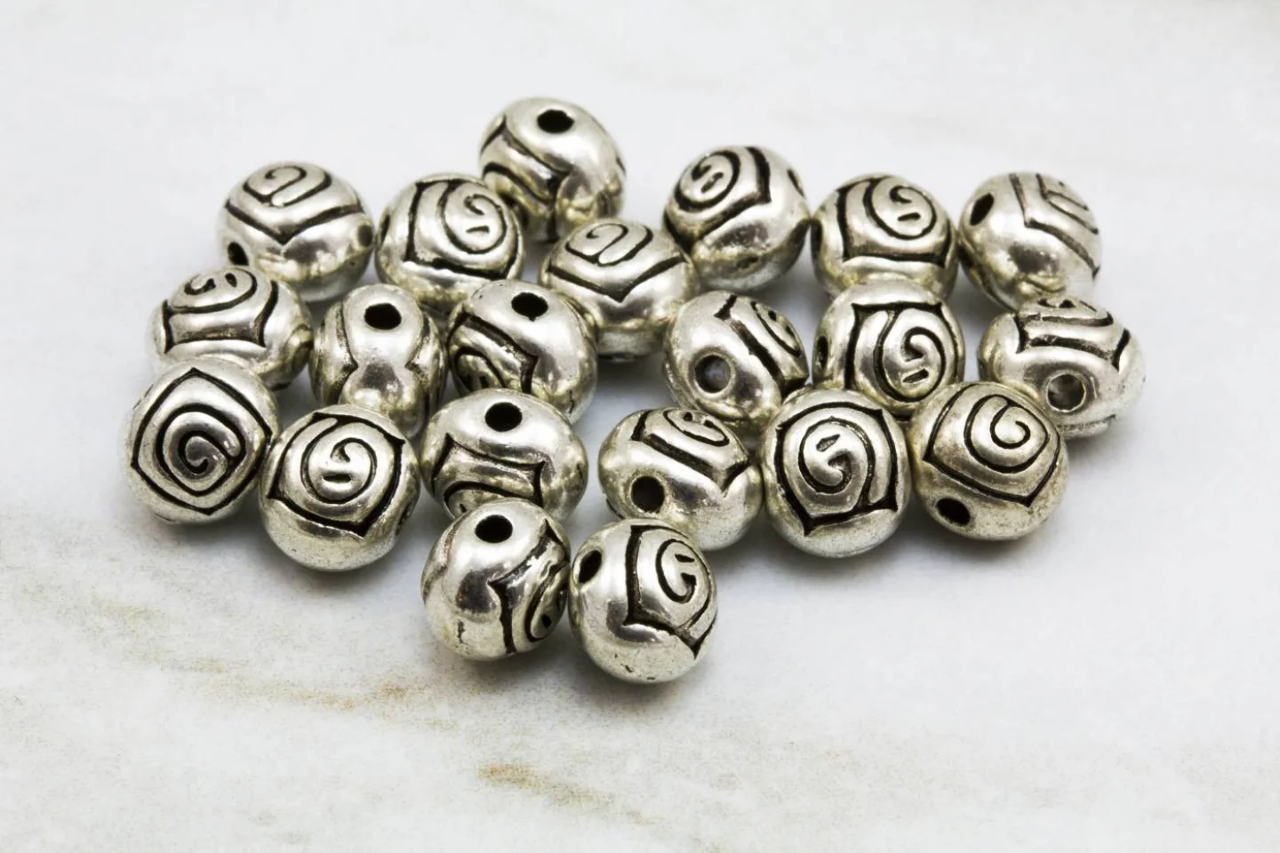 rose-pattern-round-ball-silver-beads.