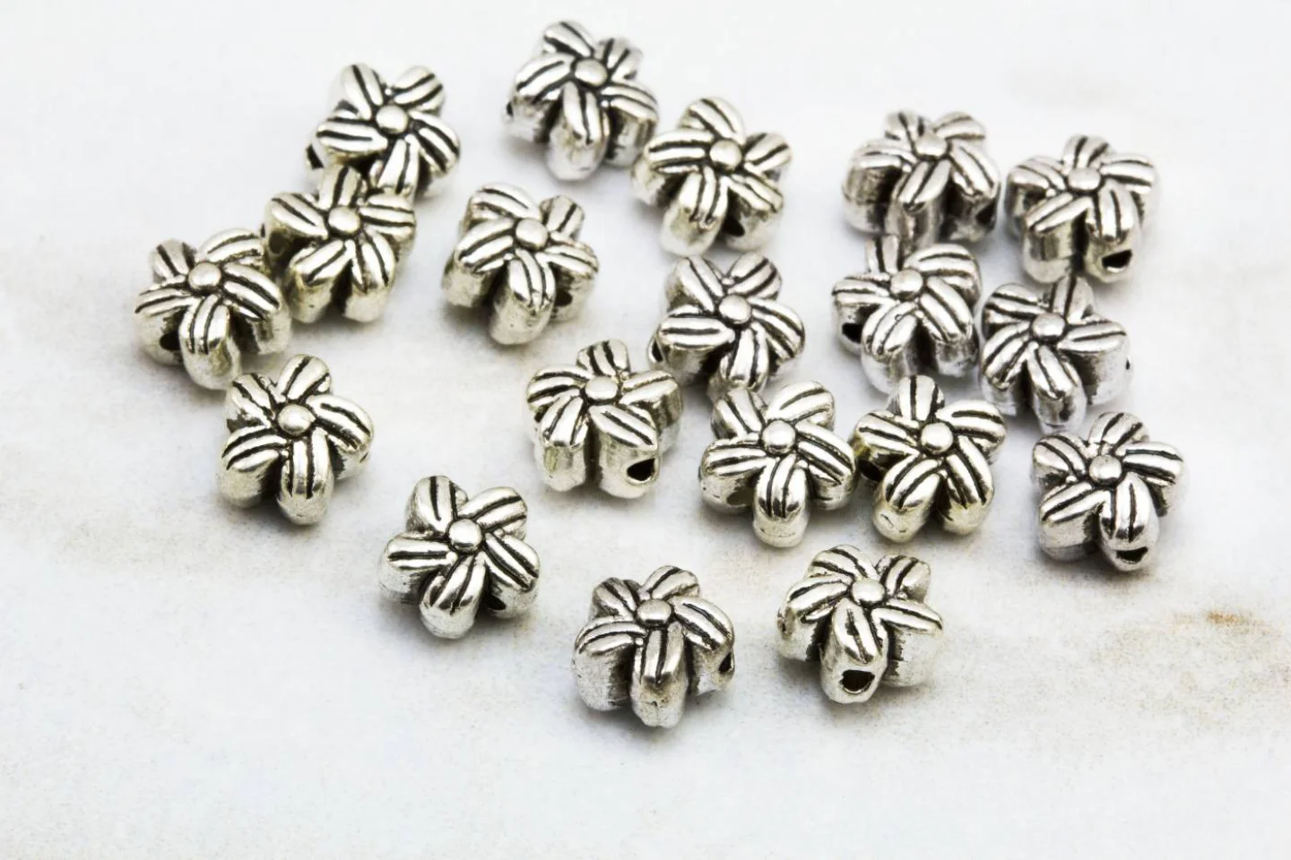 tiny-metal-flower-daisy-bead-charms.