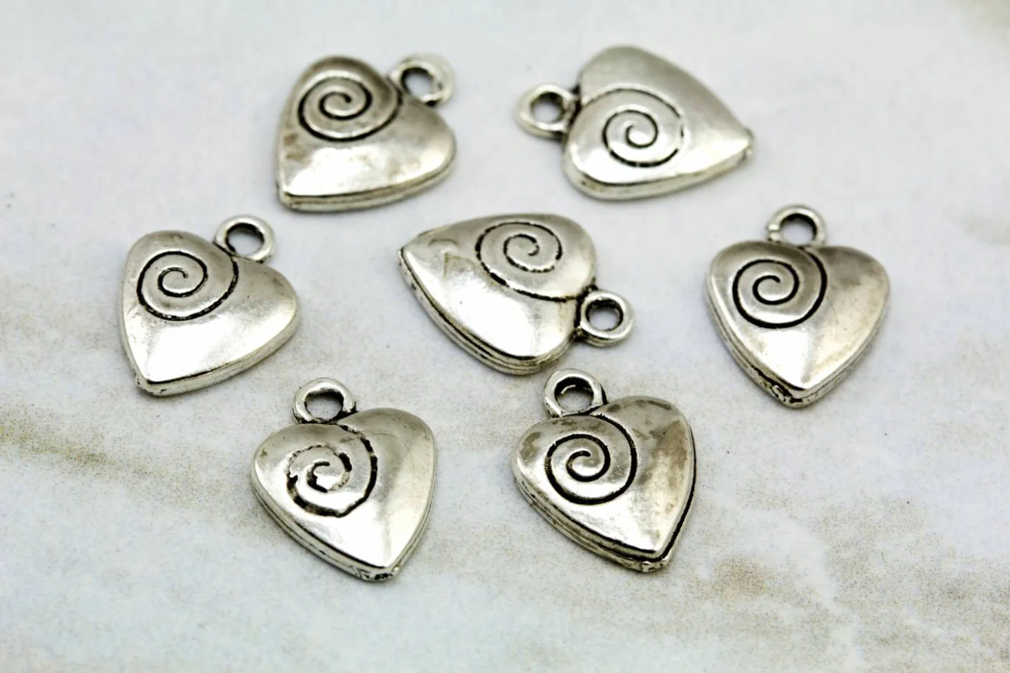 silver-metal-heart-love-pendants.