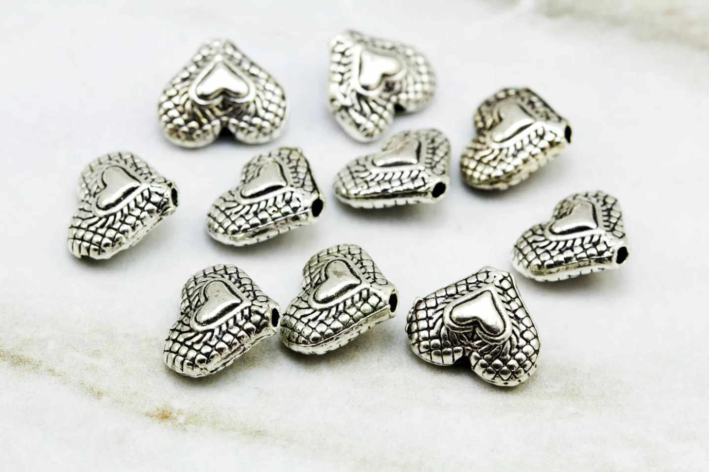 metal-zinc-jewelry-heart-shape-charms.