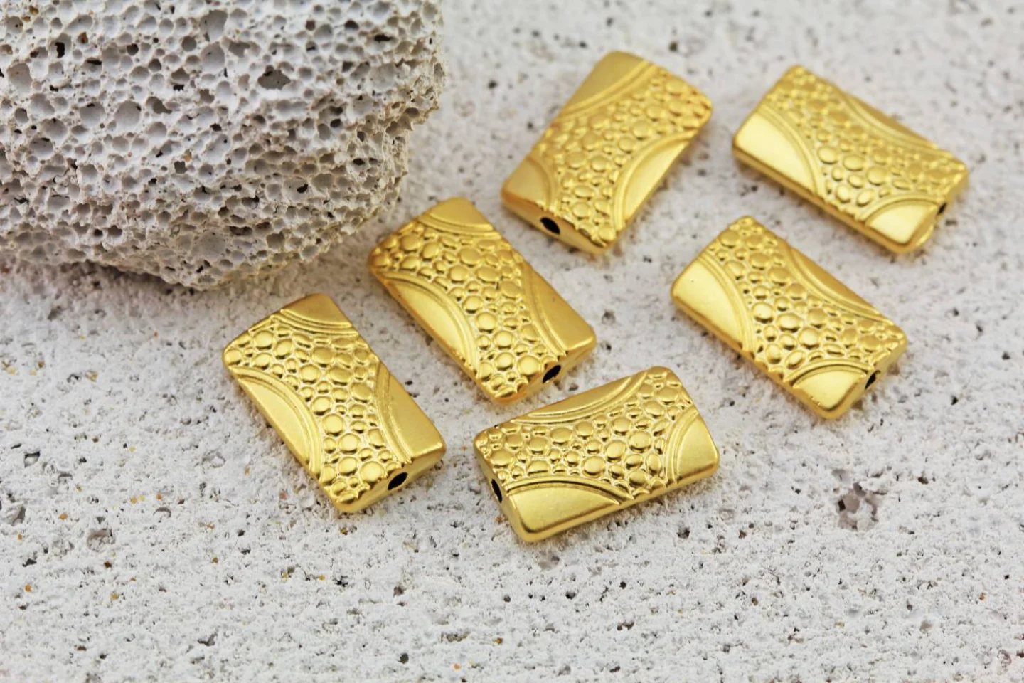 gold-plated-metal-charm-beads.