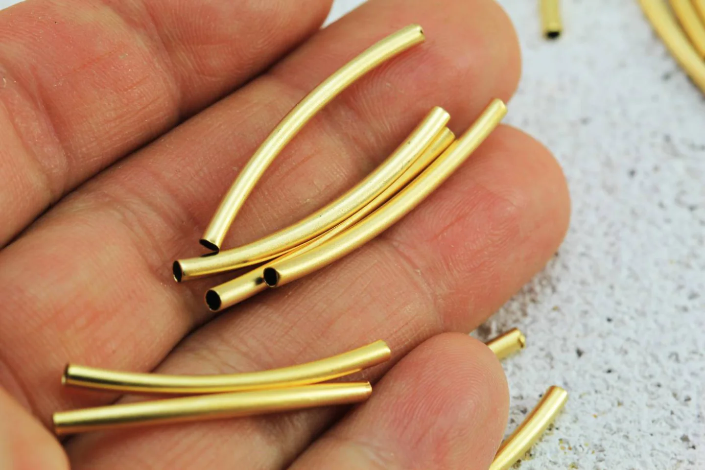 gold-brass-curved-tube-bar-charms.