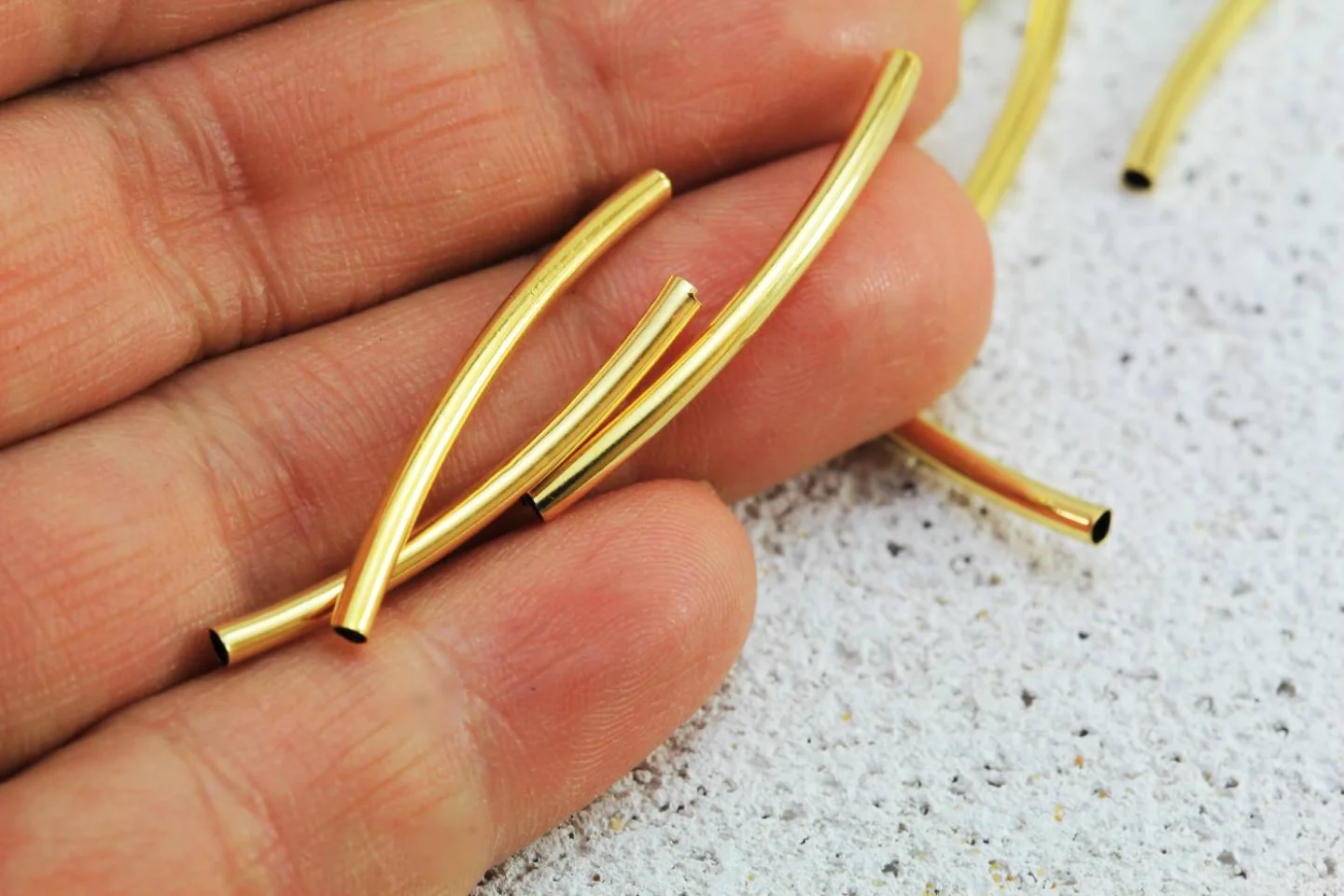 brass-gold-curved-end-bar-charms.